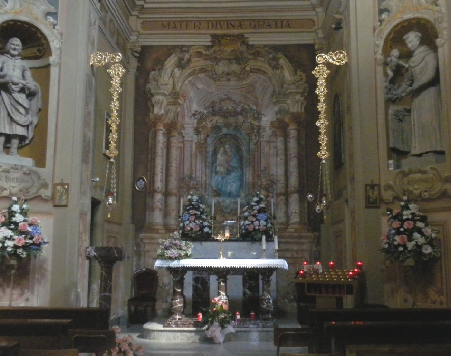L'interno dell'Oratorio della Madonna della Neve a Vanzaghello, fotografato il 16 luglio 2017