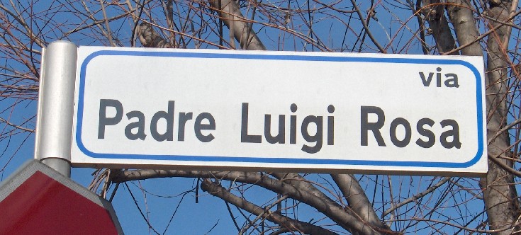 La targa della via di Lonate intitolata a Padre Luigi Rosa