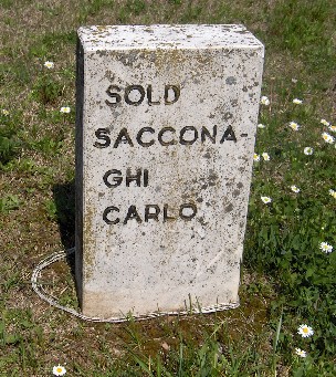 Il cippo che ricorda Carlo Sacconaghi al Campo delle Rimembranze di Lonate Pozzolo