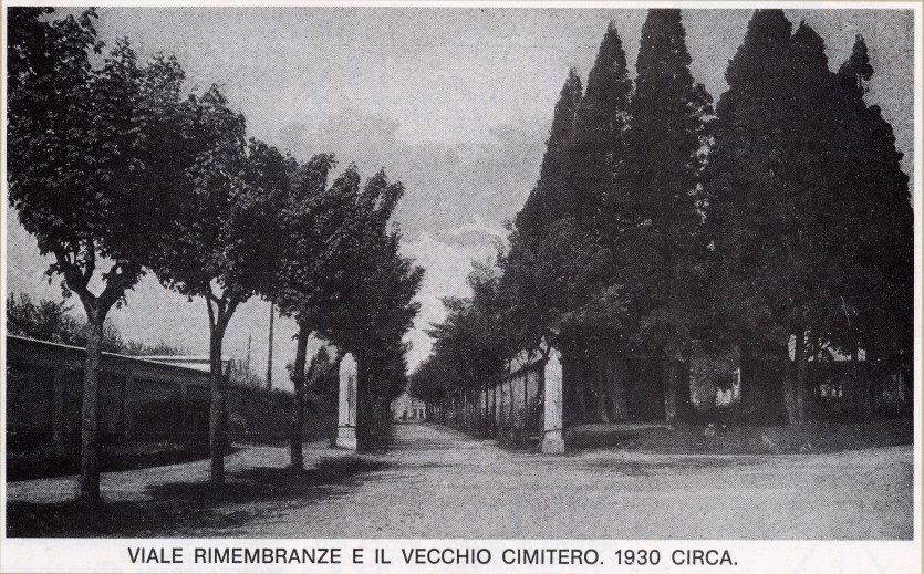 Il viale delle Rimembranze e il vecchio cimitero (1930 circa)