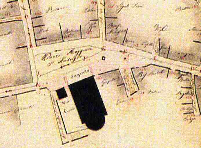 Piazza Sant'Ambrogio in un disegno del 1841 dovuto all'ing. Mariani. Come si vede, il pozzo ha forma quadrata. Si distinguono le sagome nere della parrocchiale e del campanile e le scritte « Sagrato », « Via Crucis » e « Piazza Maggiore S.Ambrogio »