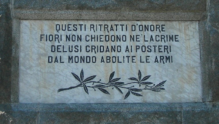 Scritta sul monumento ai caduti di Cimbro, frazione di Vergiate (VA): speriamo che l'auspicio si avveri!