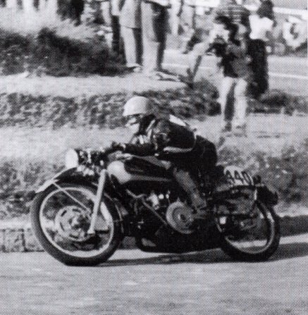 Sergio Pinza in azione sul tratto appenninico della Milano-Taranto del 1954
