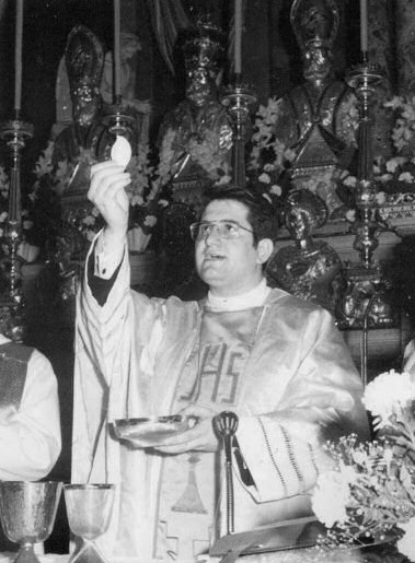 Mario Spezzibottiani celebra la sua prima messa nella parrocchia natale