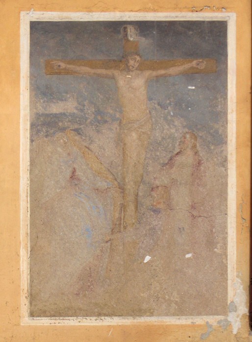 Affresco della Crocifissione visibile in Via Matteotti