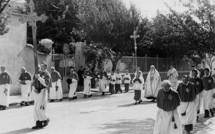 Processione del 1963 lungo via San Fortunato (foto di proprietà della sig.na Giuseppina Peraboni)