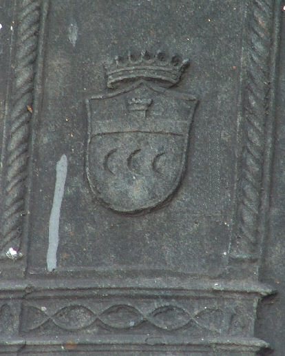 Lo stemma comunale di Lonate sul campanone (foto di Marco Cuccu)