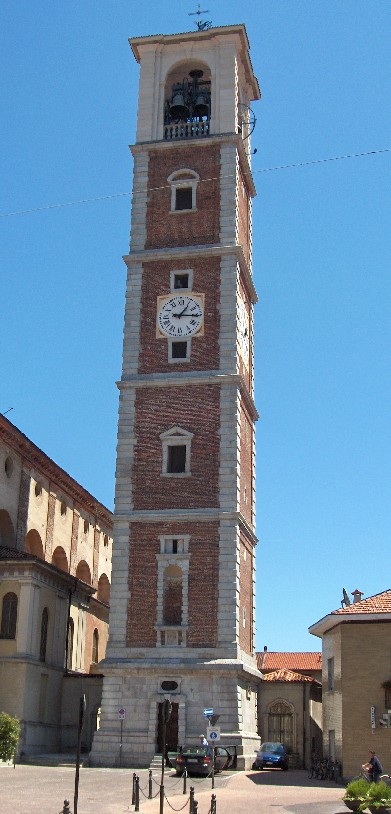 La sommità della torre campanaria come si presenta oggi (foto dell'autore di questo sito)