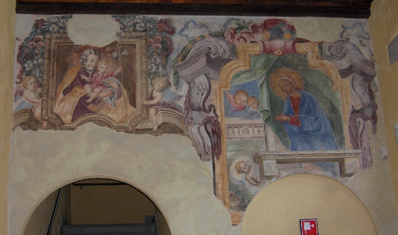 L'affresco superstite dell'antico monastero. A sinistra, San Giuseppe (riconoscibile dal mantello giallo) con il Bambino Gesù in braccio; a destra, Maria in adorazione del Bambino Gesù