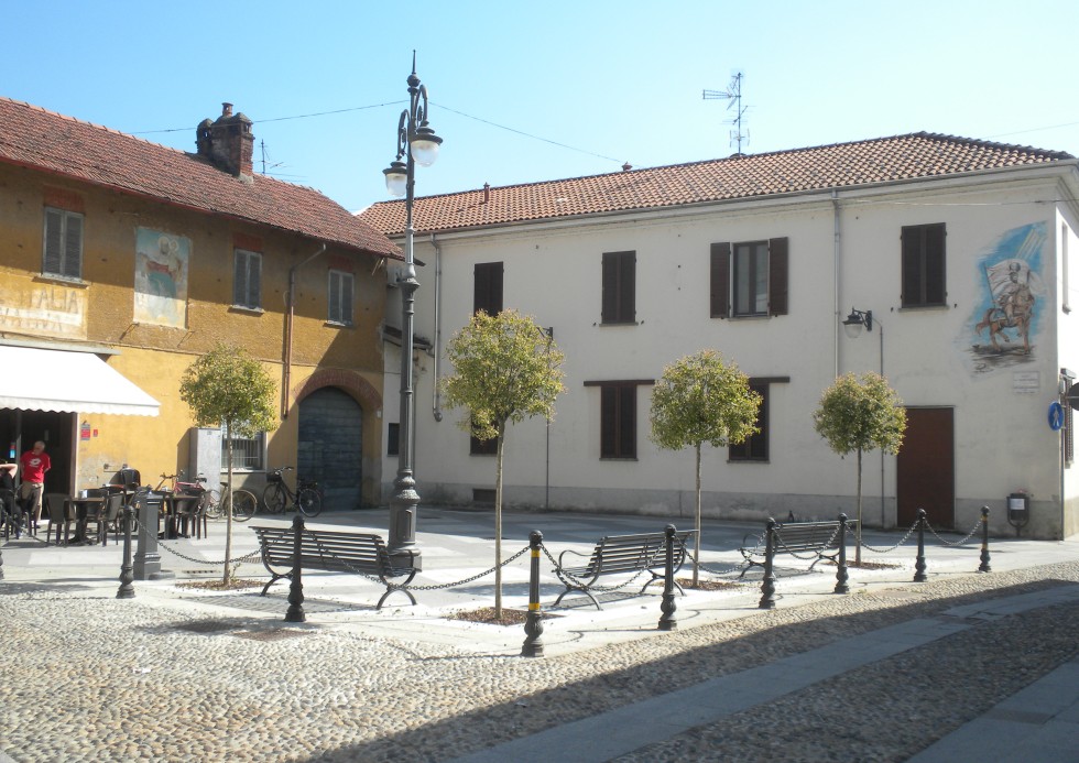 Piazza Don Mario Manfrin (già Piazza della Chiesa) a Sant'Antonino Ticino