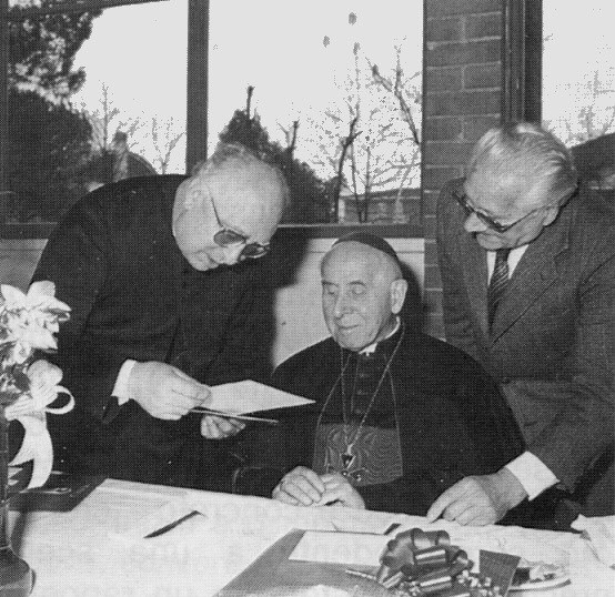 Con Rino Zaro a colloquio con il cardinal Giovanni Colombo, in visita a Lonate nel 1988 per incontrare il gruppo della "Terza Età"