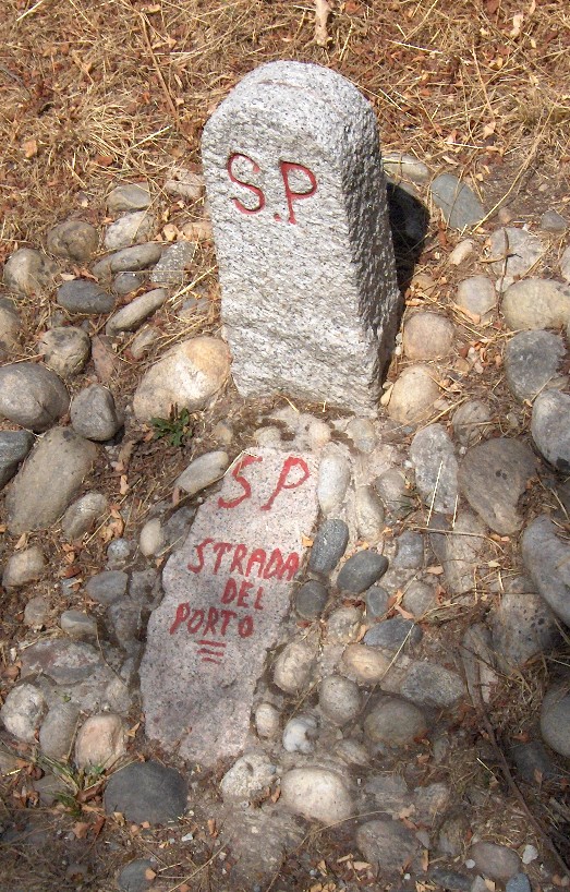 Cippo che indicava l'antica Strada per il Porto (SP) sul Ticino