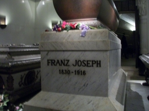 La tomba dell'imperatore Francesco Giuseppe nella Cripta dei cappuccini a Vienna