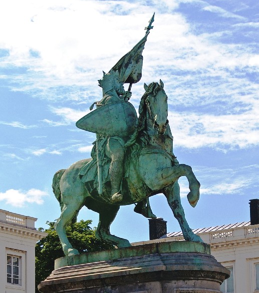 Statua equestre di Goffredo di Bagnone a Milano davanti al Palazzo Reale