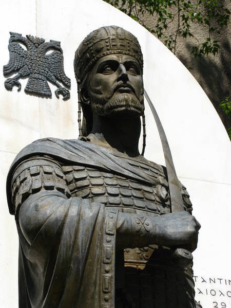 Statua dedicata a Costantino XII, presso la Porta di San Romano a Costantinopoli