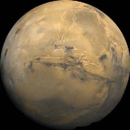 Marte visto dall'orbiter della sonda Viking 1; al centro, la Valle Marineris
