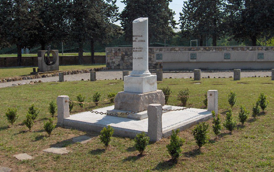 Il monumento al general Beltrami, oggi al Campo delle Rimembranze