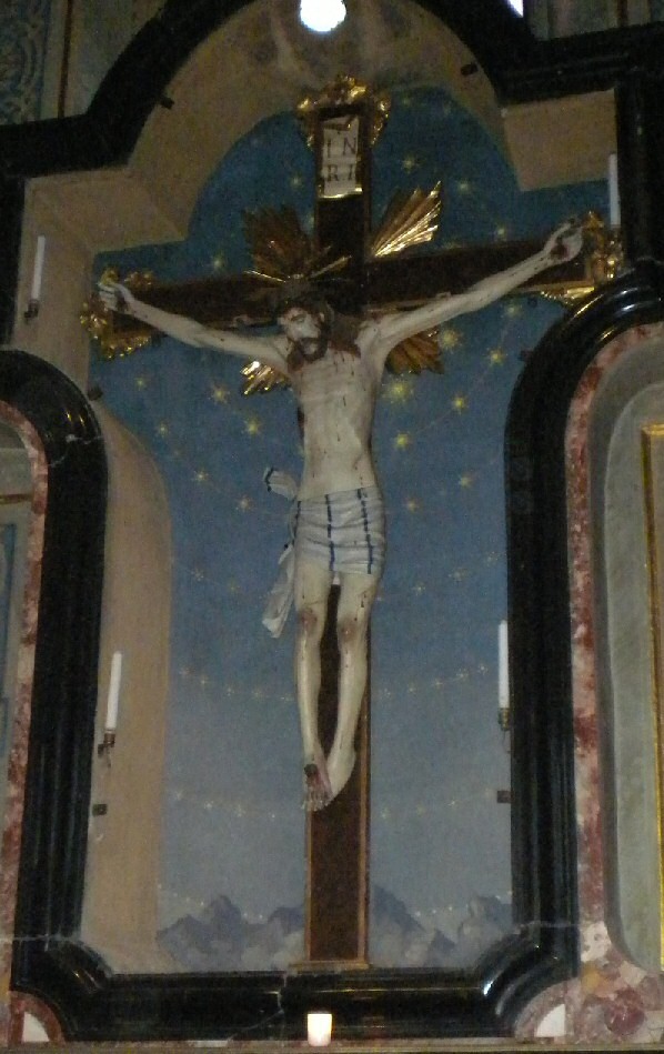 Il grande crocifisso nella cappella omonima