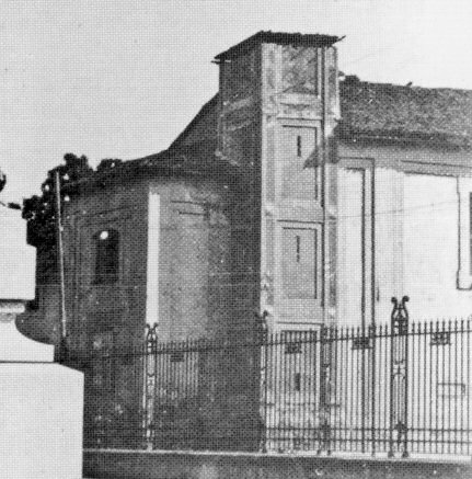 Il campanile della demolita Madonna delle Grazie, foto del 1940; era stato ribassato nel 1919