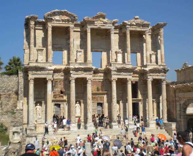 Facciata della Biblioteca di Celso a Efeso (foto di Anna Elena Galli)