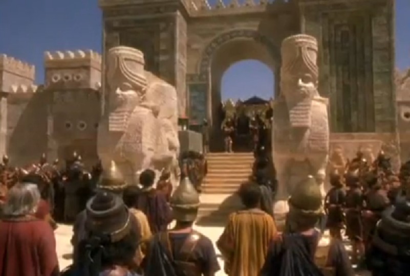 La Porta di Ishtar a Babilonia ricostruita nel film "Geremia" della Lux Vide