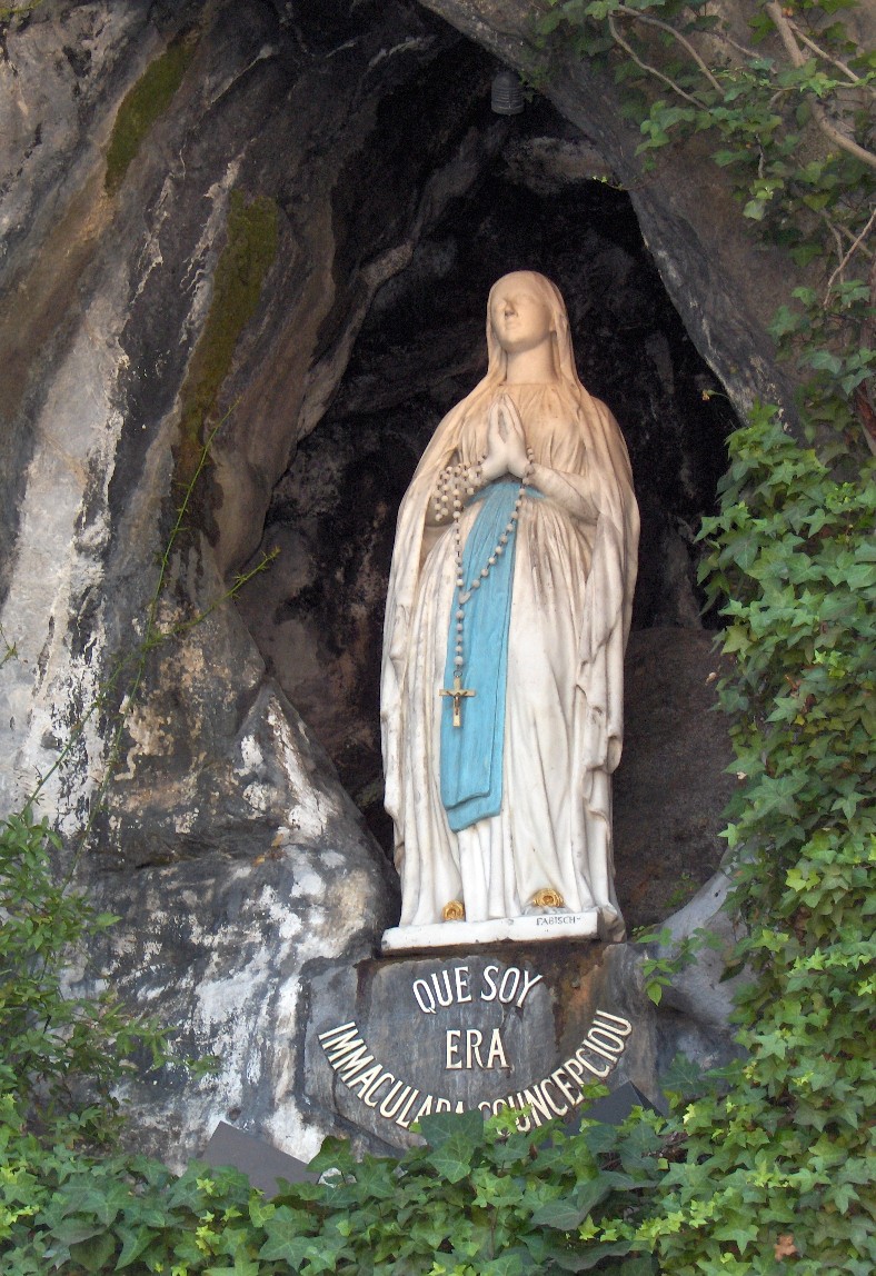 Foto della Vergine di Lourdes scattata dall'autore di questo sito