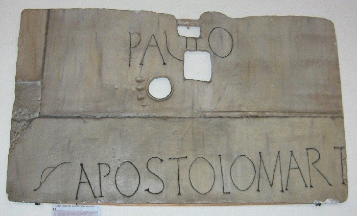 La pietra tombale di San Paolo nella Basilica di San Paolo fuori le Mura, Roma