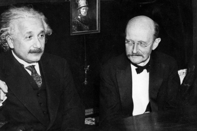 Max Planck (Kiel, 23 aprile 1858 – Göttingen, 4 ottobre 1947) con Albert Einstein