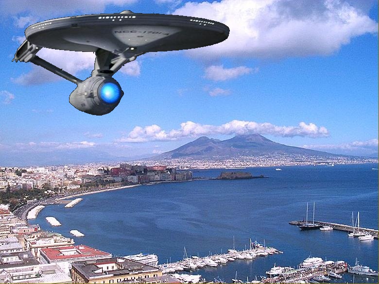 L'Enterprise sorvola i cieli di Napoli!