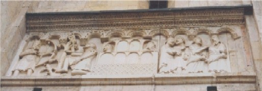 Formella di Wiligelmo sul lato destro della facciata del Duomo di Modena (foto dell'autore)
