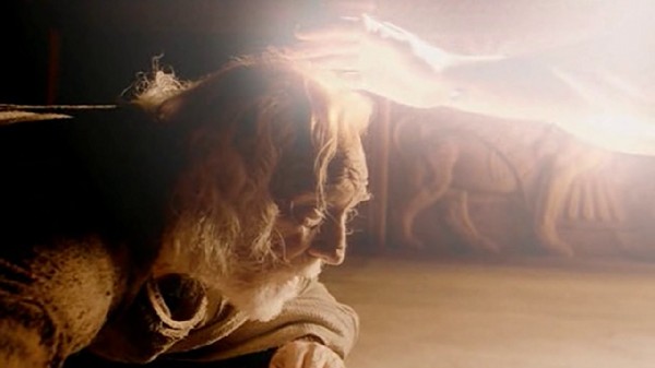 Richard Harris interpreta San Giovanni nel film "L'Apocalisse" (2002) di Raffaele Mertes