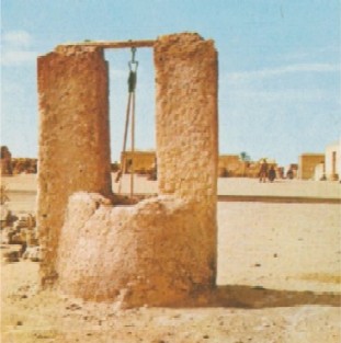 Secondo la tradizione,  vicino a questo pozzo nel Tanezrouft che Gordiano II mor cadendo da cavallo